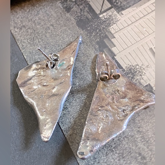 Artisan Made Sterling & Black Onyx Liquid Textured Triangle Pierced Earrings. - Picture 9 of 13